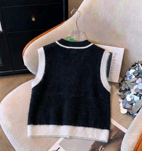 Wollen Black &amp; White Knit Vest