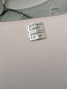 Givenchy Iconic Nude Pouch ❤️😍