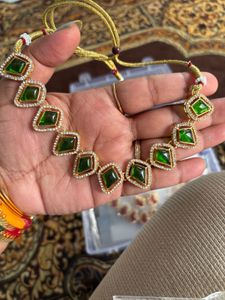 Elegant Emerald &amp; Diamond Necklace Set