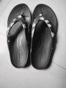 Daisy Print Flip-Flops crocs..