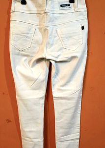 WHITE SKIN- FIT JEANS