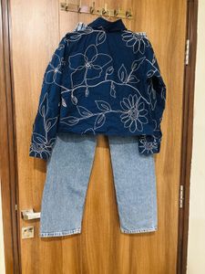 navy floral shirt with denim jeans