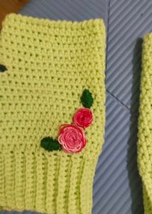Crocheted hand warmer and spiral