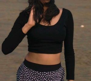 Chic Black Long Sleeve Crop Top