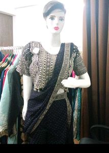 Elegant Black Kurta Set with Intricate Embellishme