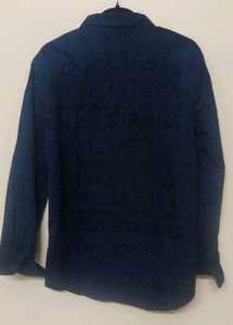 (not faded) Levi's Men's Navy Brand Printed Shirt