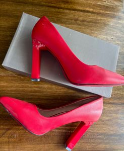 Offer ❤️❤️Red Hot Pumps in great condition