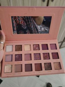 16 Color Eyeshadow Palette