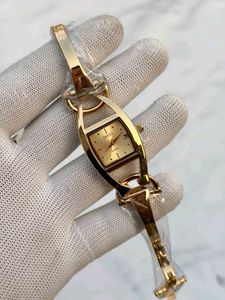 Gucci watch for her ✌️