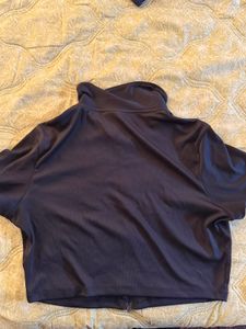 H&amp;M Collared Zip-Up Cropped Top