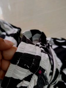 Stylish Black &amp; White Leaf Print Palazzo Pants