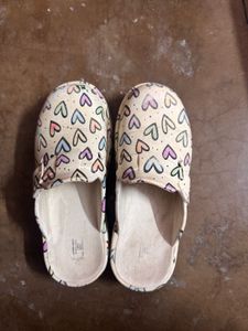 Zudio Cute Heart Pattern Slippers
