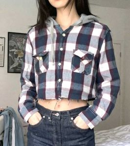 Chic Plaid Cropped Hoodie Shirt 💕✨