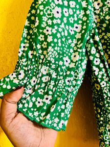 PUFF SLEEVE FLORAL PRINT CROP TOP