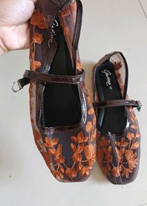 Chic Embroidered Mesh Ballet Flats
