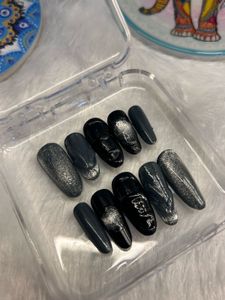 Press On Nails - Black &amp; Grey cat-eye set