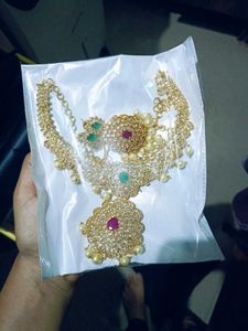 Elegant Gold-Toned Jewellery Set
