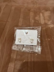 Elegant Pearl &amp; Crystal Stud Earrings
