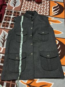 Stylish Gray Sleeveless Jacket