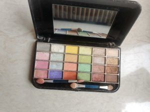 Eyeshadow Palette with Mirror & Applicators