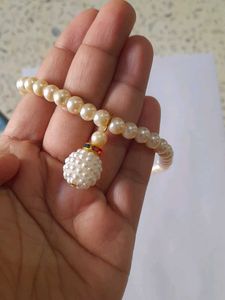 Elegant Pearl Necklace with Pendant
