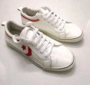 ✨💯 Converse ✴️💯White Leather Sneakers...