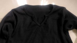 Black Long Sleeve V-Neck Crop Top