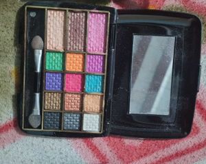 Eyeshadow Palette with Mirror