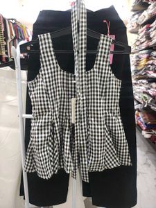 Chic Gingham Peplum Top with tie and side chain