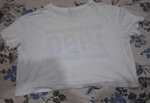 H&amp;M White Cropped T-Shirt with '1990' Graphic