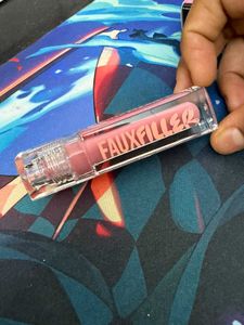 Huda Beauty Faux Filler Extra Shine Lip Gloss