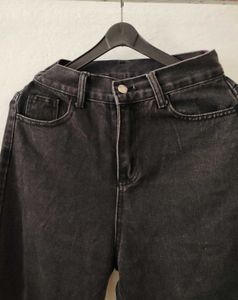 Classic Black Wide-Leg Jeans