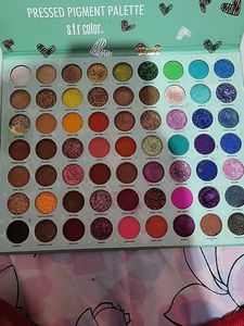 SFR Color "Hated with Love" Pressed Pigment Palett