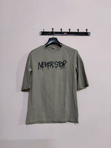 T- shirt Never Stop Graphic Tee