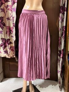 Elegant Pleated Midi Skirt