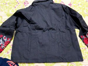 Black crop shirt with Embroidered Sleeves