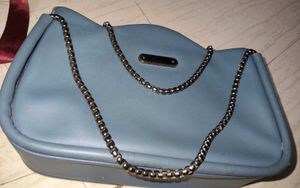 Stylish Blue Shoulder Bag with Chain Strap