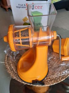 🍒STEAL DEAL🍒New VEG AND FRUIT JUICER