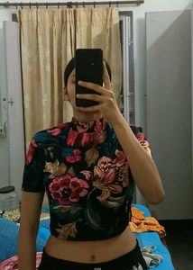 Floral Printed Crop Top 🌸