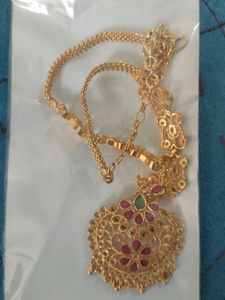 Exquisite Gold Necklace Set