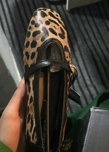 Chic Leopard Print Ballet Flats