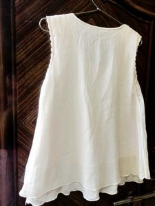 Elegant White Sleeveless Top