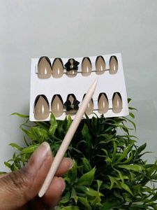 Black V-Tip Press-On Nails