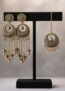 Elegant Earrings & Maang Tikka Set