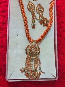 Stunning Orange &amp; Gold Necklace with Earrings