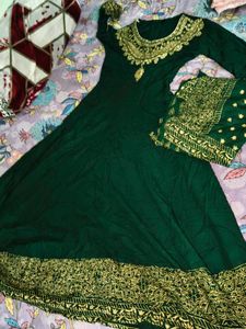 Elegant Green &amp; Gold Embroidered Kurta Set