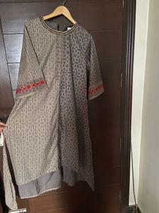 Stylish Kurta with Embellished Neckline (L)