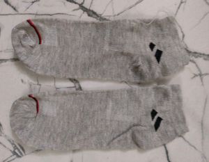2 pair of socks