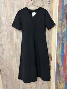Classic Black V-Neck Short Sleeve Dress