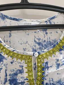 Stylish Blue &amp; White Kurti